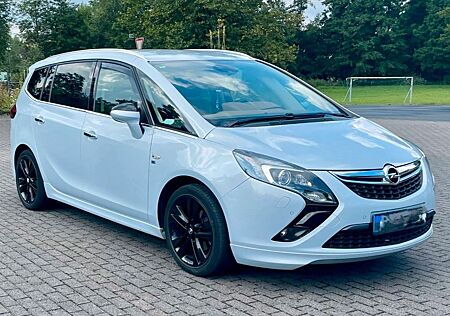 Opel Zafira Tourer 1.4 Automatik, 8-fach bereift