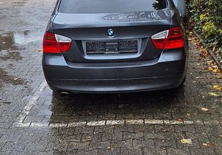 BMW 320i -