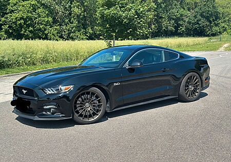 Ford Mustang 5.0 V8 GT mit Klappenauspuff
