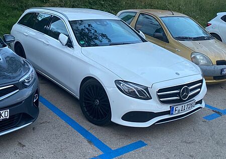 Mercedes-Benz E 220 d T Autom. -