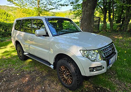 Mitsubishi Pajero 3,2 DI-D 4WD SUV-Star Automatik SUV-Star