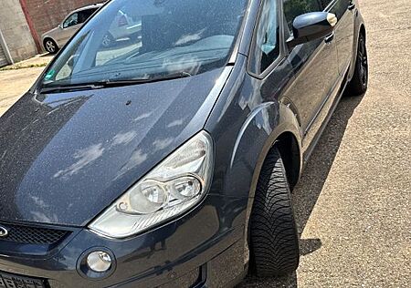 Ford S-Max 2,0 Benzin Familienauto Panorama, Klimame