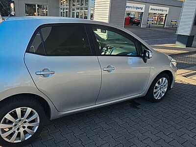Toyota Auris 1,4-l-D-4D -