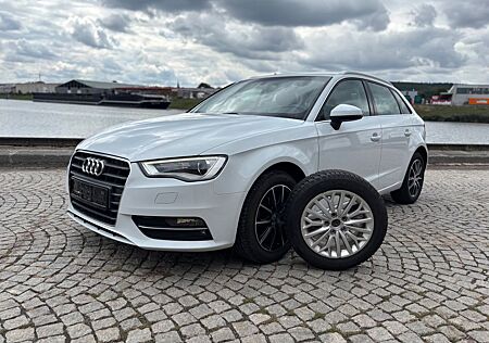 Audi A3 1.2 TFSI Sportback Ambiente / EPH / Xenon
