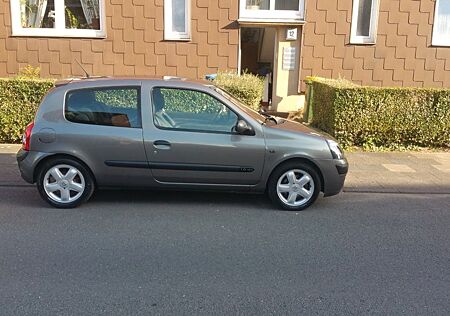Renault Clio 1.6 16V Privilege Expression