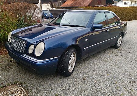 Mercedes-Benz E 280 4MATIC ELEGANCE ERSTE HAND