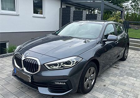 BMW 118i /9230km/Garantie-05.2026/LED/Apple Car