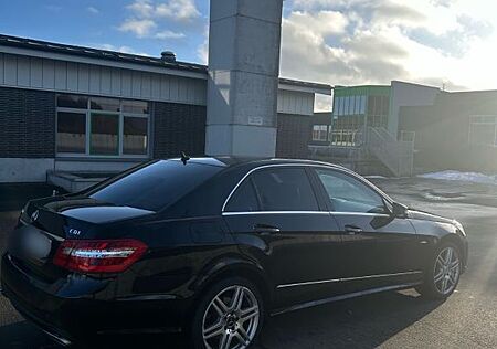 Mercedes-Benz E 350 CDI 4MATIC BlueEFFICIENCY - AMG PAKET