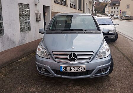 Mercedes-Benz B 200 CDI - mit AHK und 4 Winterreifen