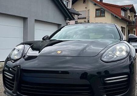 Porsche Panamera GTS Deutsches Fahrzeug CHRONO
