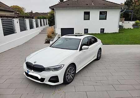 BMW 330e M Sport Automatik 2 Jahre Garantie