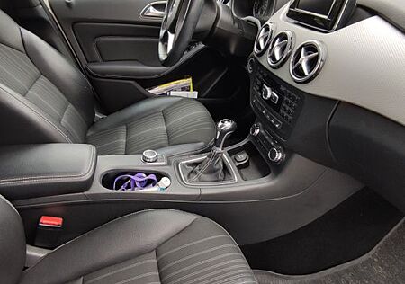 Mercedes-Benz B 180 -