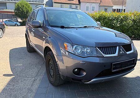 Mitsubishi Outlander 2.0 DI-D Instyle 7 SITZER