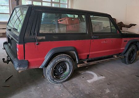 Jeep Cherokee 2 Türer 2 Fahrzeuge