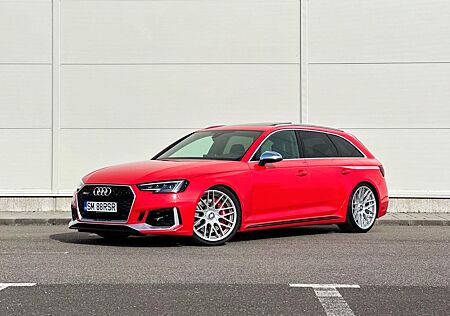 Audi RS4 2.9 TFSI Misano Red