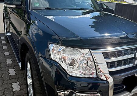 Mitsubishi Pajero 3,2 DI-D 4WD SUV-Star Automatik SUV-Star