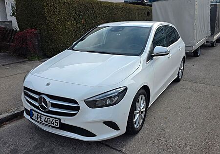 Mercedes-Benz B 200 AHK/163PS/