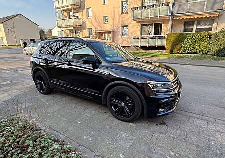VW Tiguan Volkswagen 2.0 TDI R Line Blacka. SCR DSG IQ.DRIV