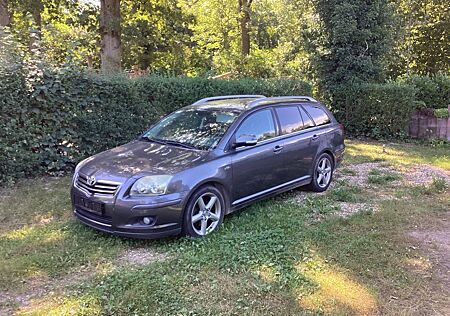 Toyota Avensis Combi Executive 2,2-l-D-CAT Executive