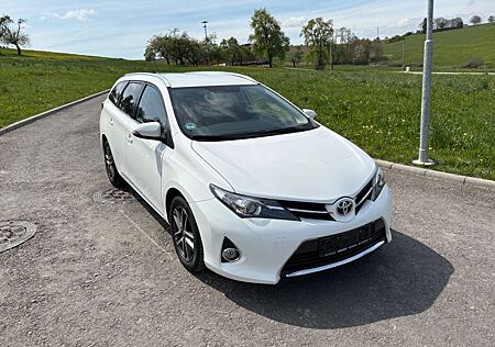 Toyota Auris 1,6-l-Valvematic Executive Executive
