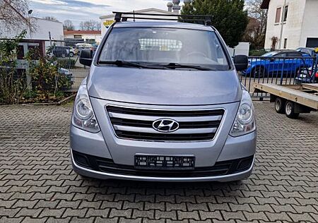 Hyundai H-1 Transporter mit Scheiben.