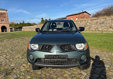 Mitsubishi L200 / Klima / 4x4