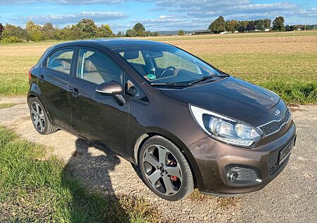Kia Rio Rio1 .4FIFA World Cup Edition Leder 17Alu ESSD