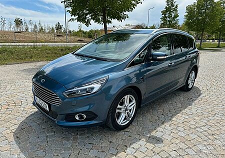 Ford S-Max 190PS Titanium 7Sitzer Leder +Winterreifen