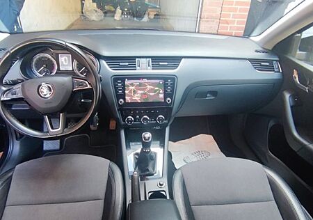 Skoda Octavia 1.6 TDI SCR Active Combi Active