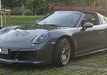 Porsche 911 Urmodell 991.2 Targa GTS 2 Jahre Approved /Reifen