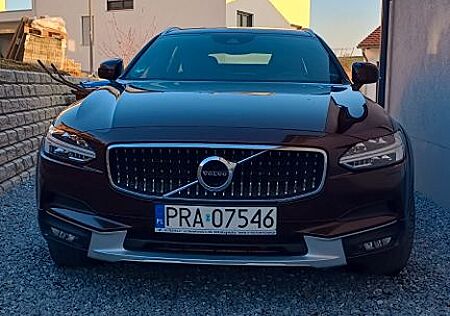 Volvo V90 Cross Country D4 AWD Geartr - in guten Hände