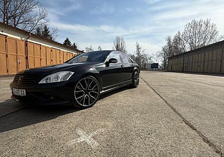 Mercedes-Benz S 500 -