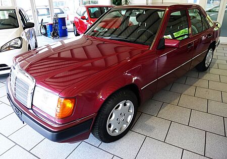 Mercedes-Benz 260 260E Automatik*Oldtimer*