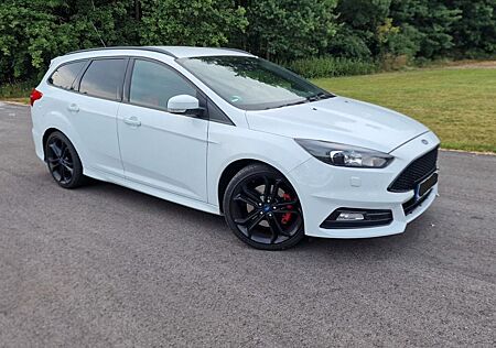 Ford Focus mk 3,5 Turnier ST/ Navi/ Xenon / Scheckhef