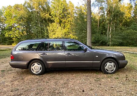 Mercedes-Benz E 230 T CLASSIC Classic