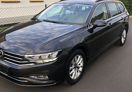 VW Passat Variant Volkswagen 2.0 TDI SCR DSG Variant -