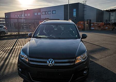 VW Tiguan Volkswagen 2.0 TDI LOUNGE Sport & St...