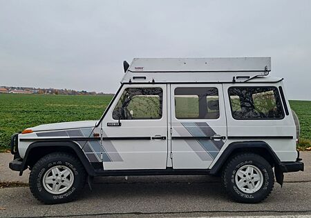 Mercedes-Benz 280 GE mit Dachzelt und H-Kennzeichen