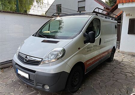 Opel Vivaro 2.0 CDTI 100.000 km. Regale. Klima. AHK.
