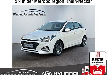 Hyundai i20 1.2 Klima Navi Kamera PDC. Apple CarPlay And