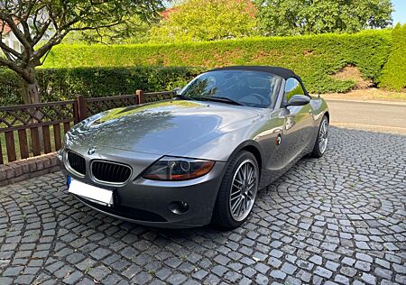 BMW Z4 2.2i - TÜV NEU Klima SH Sportlenkrad 18" Alu