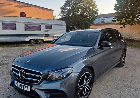 Mercedes-Benz E 220 d 4 MATIC T-Modell AMG-LINE