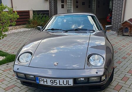 Porsche 928