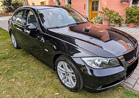 BMW 318i - E90