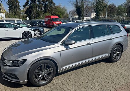 VW Passat Variant Volkswagen Business Leder LED NavI AHK