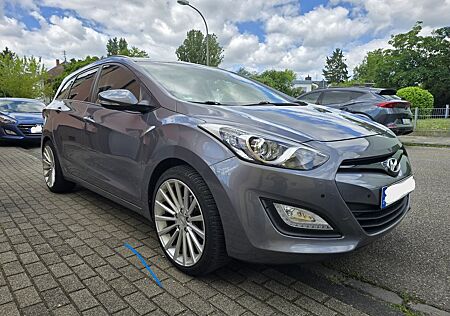 Hyundai i30 CW 1.4 Navi/Kamera/Klimaaut /SHZ/Temp/BT/PDC