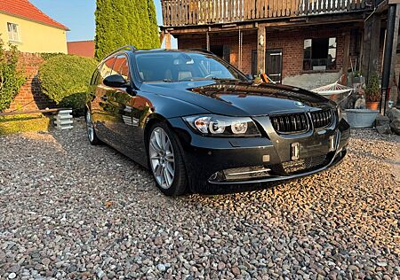 BMW 330i Touring *TÜV/AU NEU* PANORAMADACH*LEDER