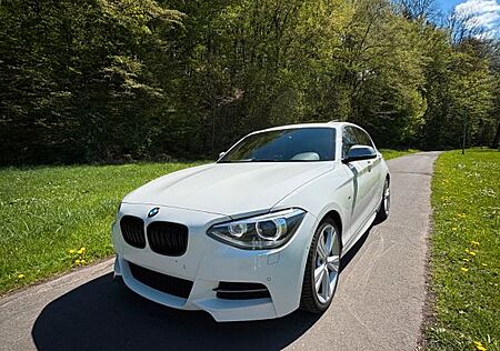 BMW 135i *xDrive*MPerformance*Leder*Keyless*R-Kamera*