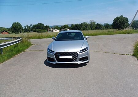 Audi TT Coupe 45 TFSI quattro S-tronic. neuwertig