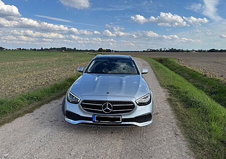 Mercedes-Benz E 300 de, Avantgarde, Multibeam, Burmester, AHK